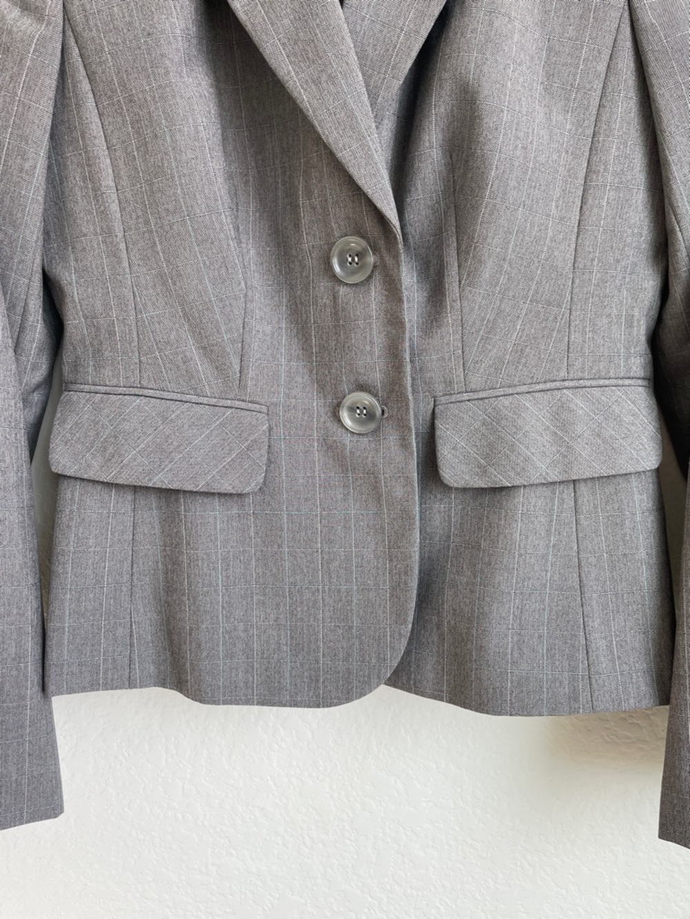 Ann Taylor Gray Pinstripe Tailored Women's Blazer • Size 2 - Picture 3 of 9